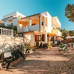 Bella Salmagi - Surya Sardinia Holidays & Yoga Bed and breakfast Capitana