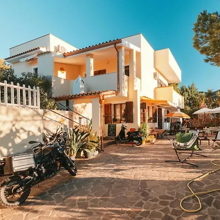 Bella Salmagi - Surya Sardinia Holidays & Yoga Frühstückspension Capitana