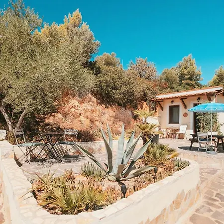 Bella Salmagi - Surya Sardinia Holidays & Yoga Frühstückspension Capitana