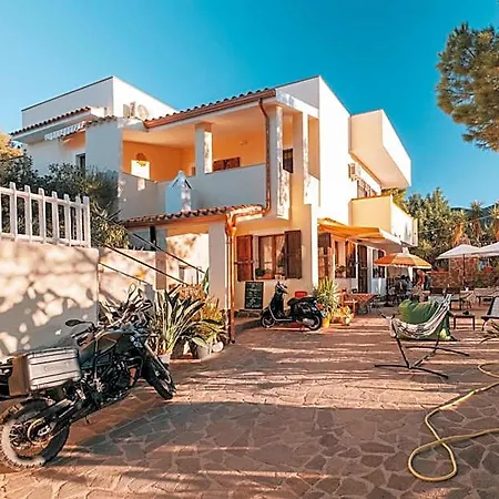 Bella Salmagi - Surya Sardinia Holidays & Yoga Alojamento de Acomodação e Pequeno-almoço 4*