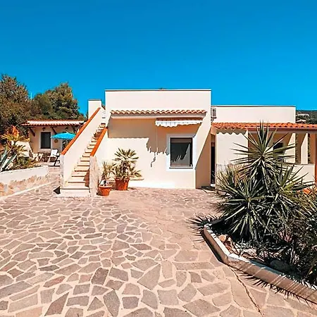 Bella Salmagi - Surya Sardinia Holidays & Yoga Bed and Breakfast Capitana